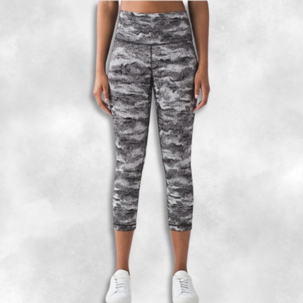 Lululemon Wunder Under Leggings Cropped High Rise Sweat Wicking Black White W 8